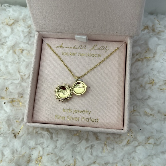 Mini Locket necklace, oval Locket necklace, gifts birthday gift, dainty locket - Picture 4 of 8